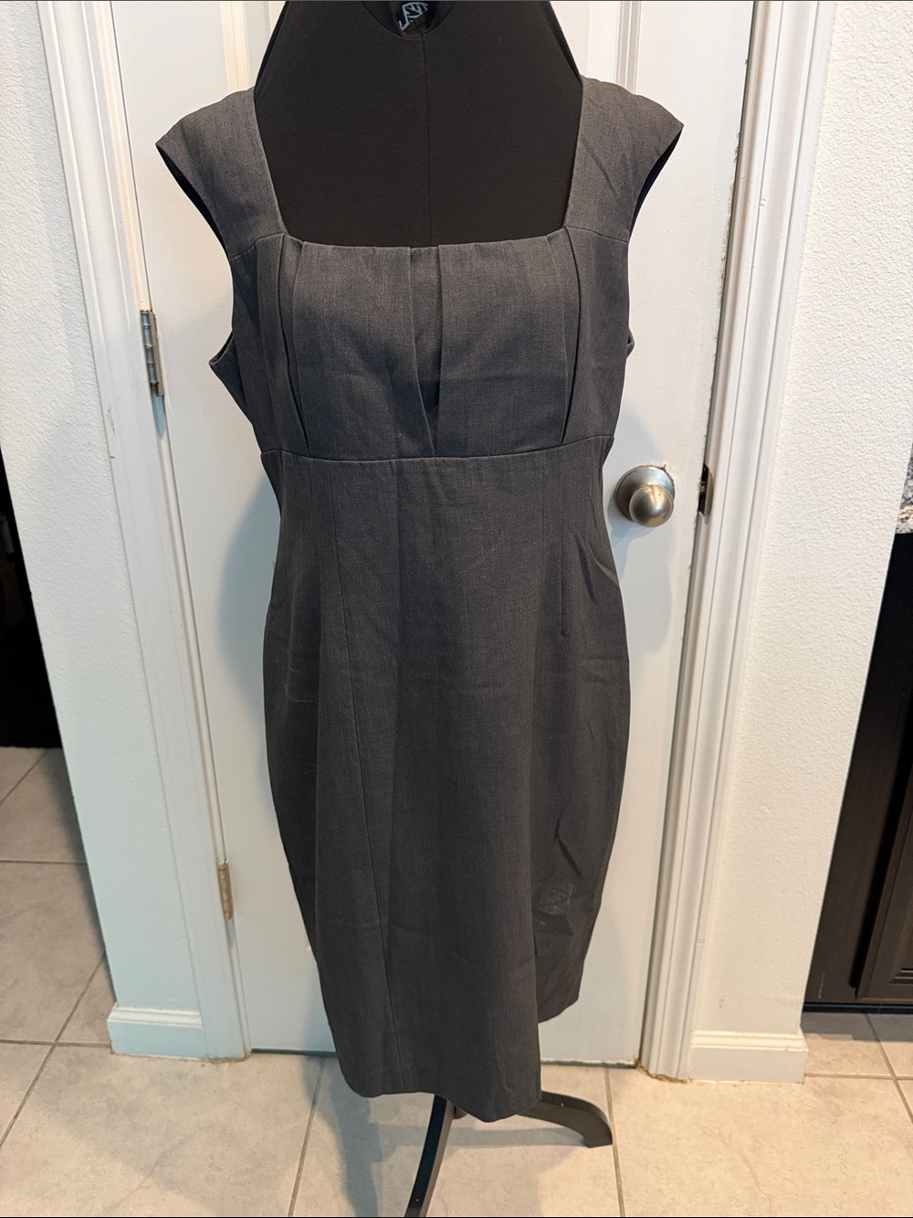 Calvin Klein - Elegant Gray Square-Neck Midi Dress
